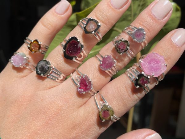 Tipos de anéis de pedra natural para incluir na sua coleção