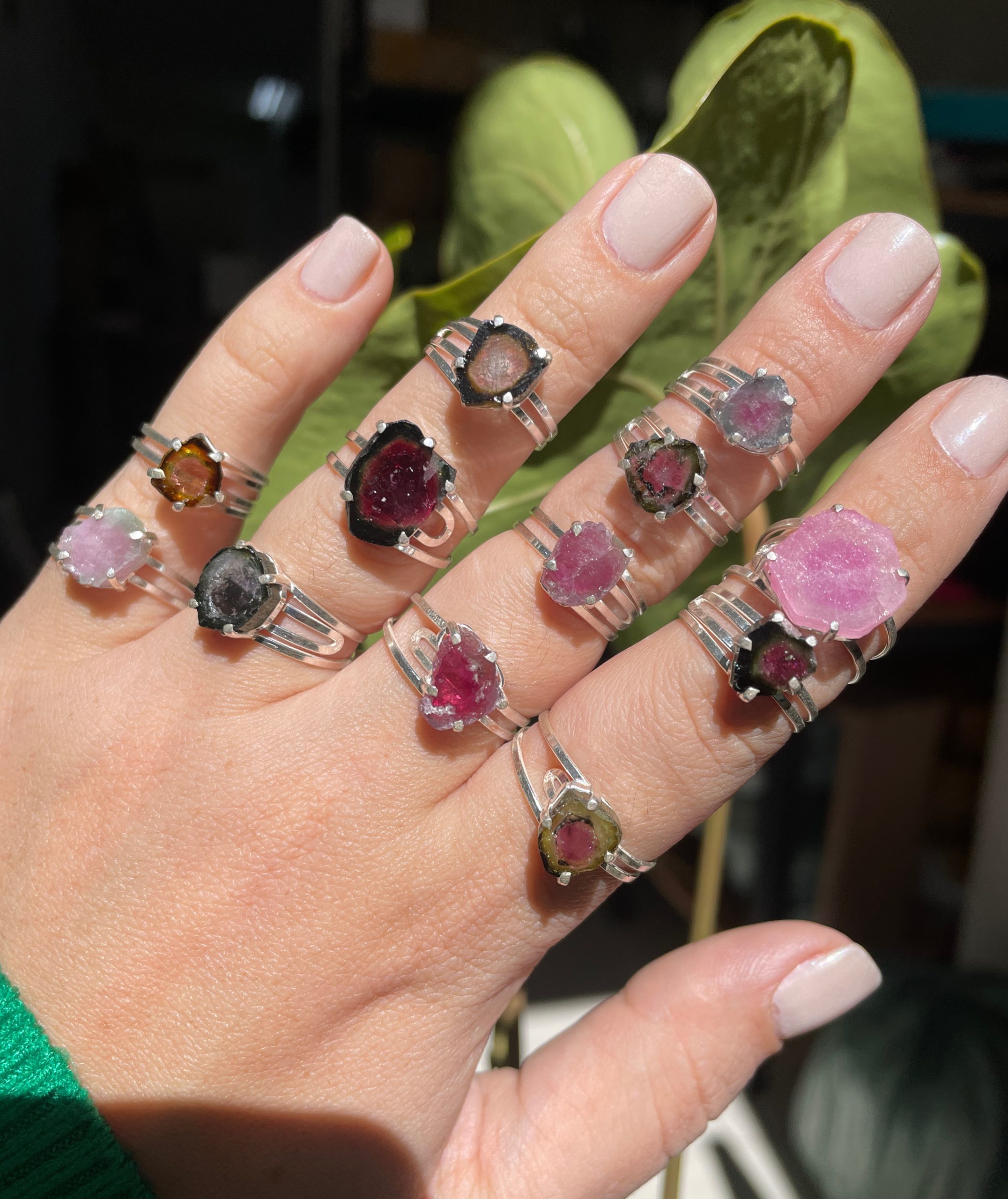 Tipos de anéis de pedra natural para incluir na sua coleção