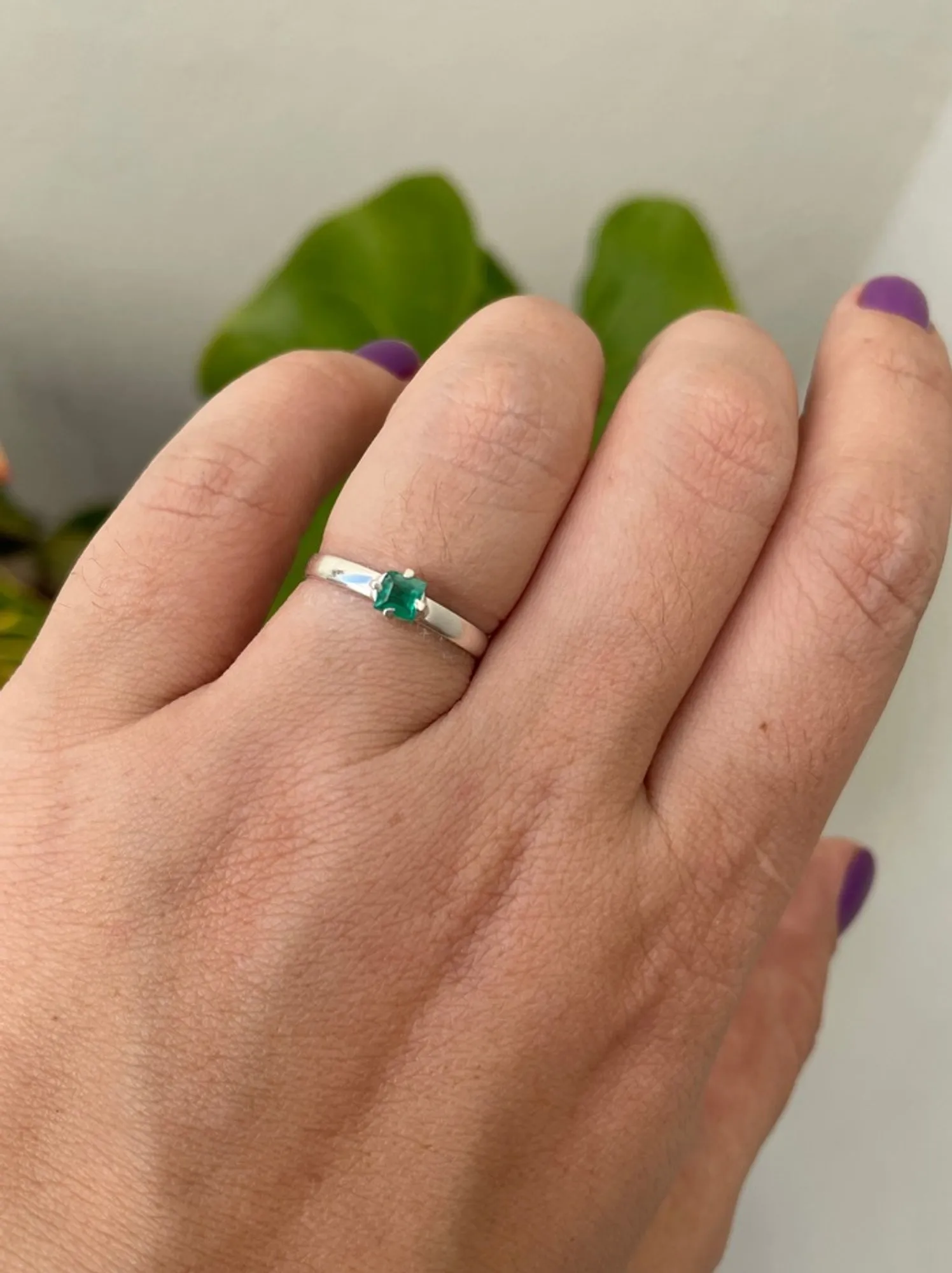 Conheça a beleza do anel de esmeralda